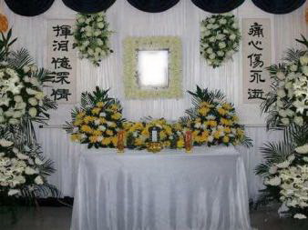 灵车接运 花圈 花圈